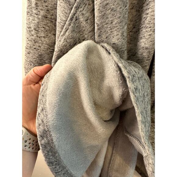 UGG Pichot Poncho Grey Lounge Cape Cozy Casual Versatile Size  Medium/Large - Picture 7 of 10